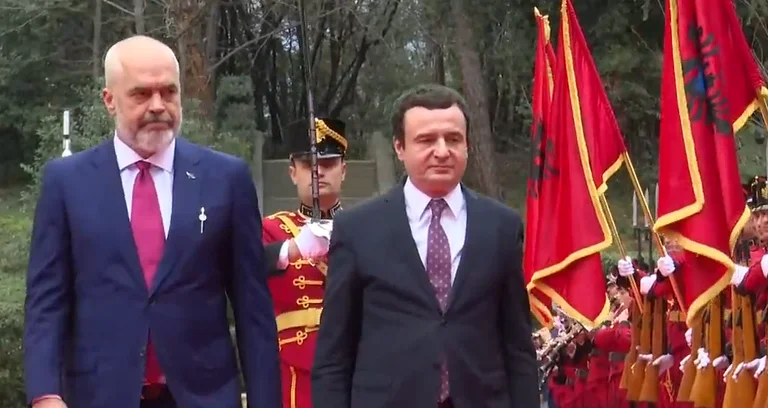 Kurt's visit to Albania: Bad reception, robot red carpet, recognition of his mandate