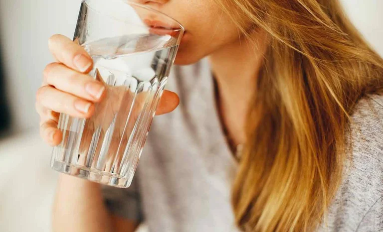 Come si comprende la carenza di acqua nell'organismo