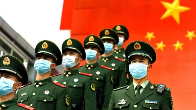China desestima a varios funcionarios ya que el número de muertos del Coronavirus supera los 1.000