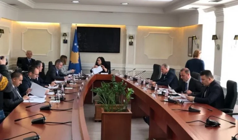 L'Assemblée de la présidence du Parlement commence, sans PDK