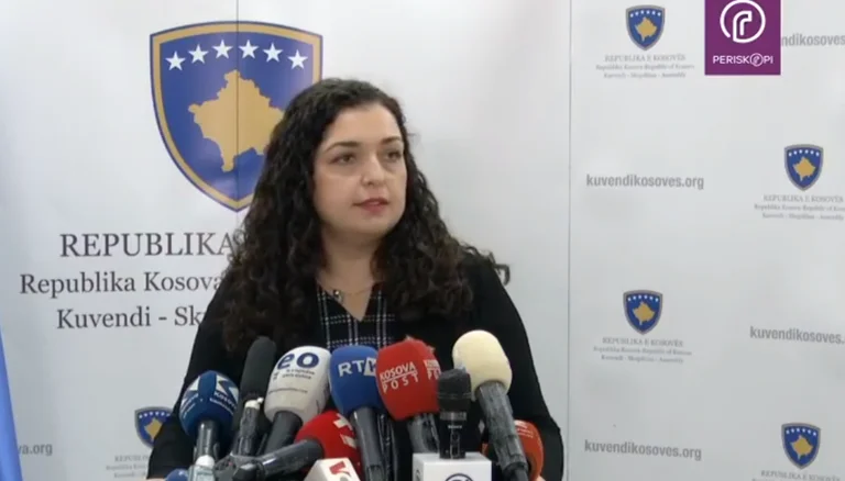 It's a closed subject, the President's photo does not return Vjosa Osmani to PDK.