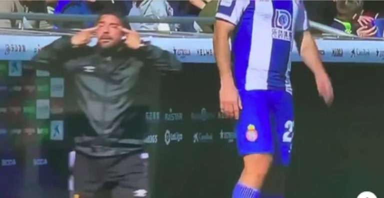 Shocking: l'allenatore di Real Mallorca tratta il suo giocatore di calcio con gesto