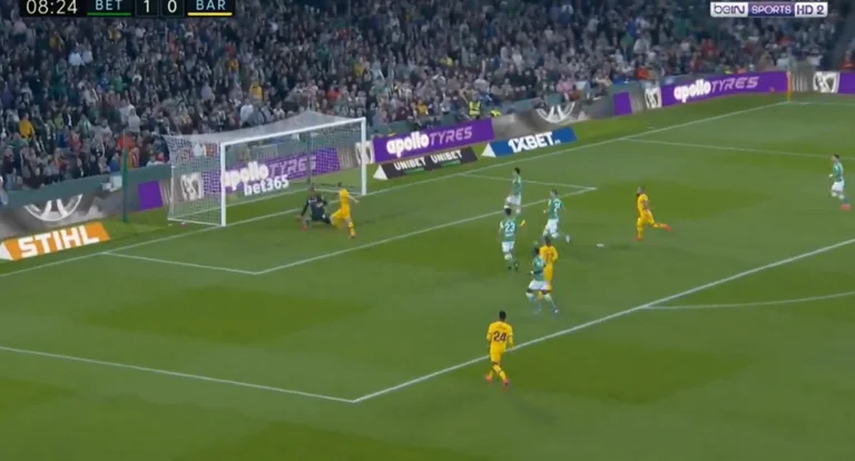 Il ne dure que trois minutes pour l'avantage de Betty : Absolument magique aide de Messy, marque De Jong