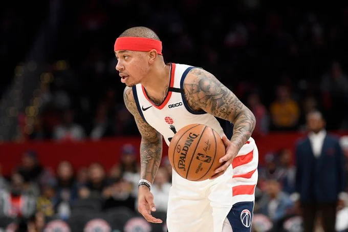Clipers vers le bas Isaiah Thomas le retire de l'équipe.