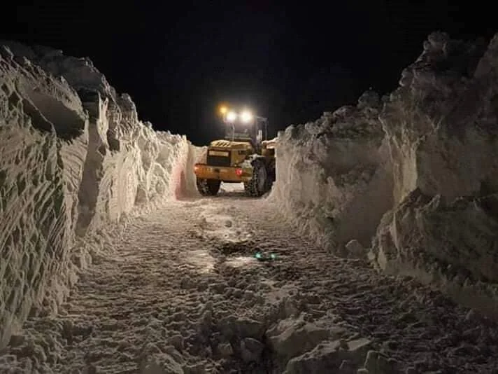 Schnee wie in Alaska: Die Gemeinde öffnet ein Tal in Kamenica, um den Weg zu klären