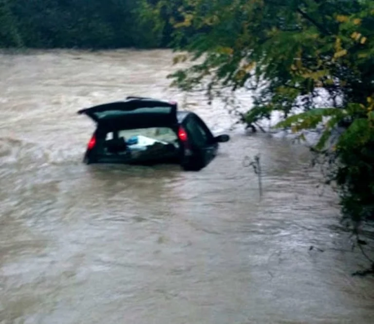 L'auto cade sul fiume Shkumbin, perde la vita di 35 anni