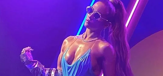 Jennifer Lopez hot on the new clip