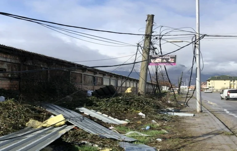 Strong winds in Pec, in public property caused more than 500,000 euros in damage