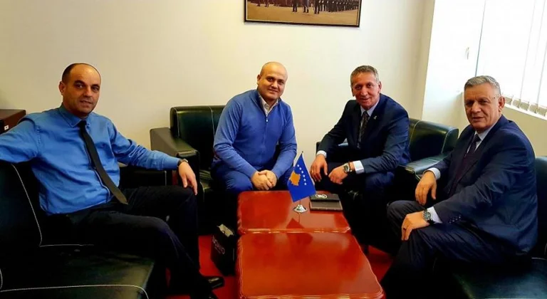 Heros Bruder Agim Ramadani, Mitarbeiter von Anton Quinn