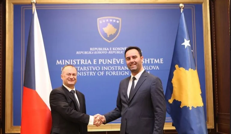Glauk Konjufca rencontre un haut diplomate tchèque à Pristina