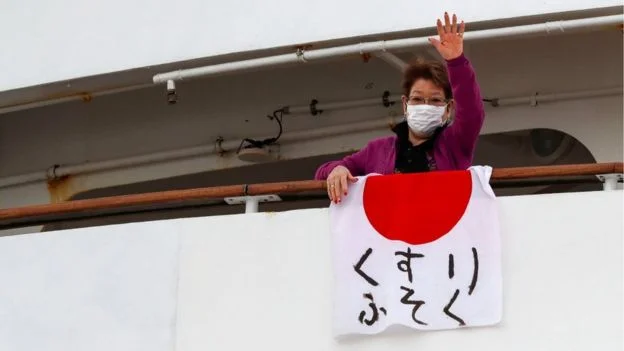 Passagers avec augmentation du coronavirus sur le navire interdit du Japon