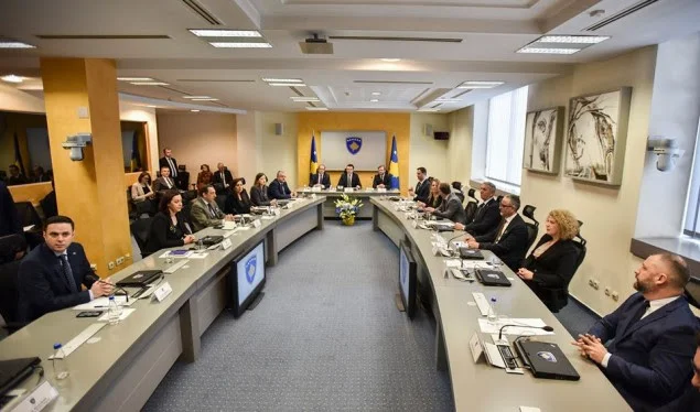 Esperando a ministros adjuntos