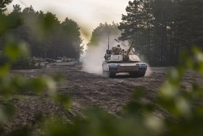 US deploys numerous troops at border with Russia