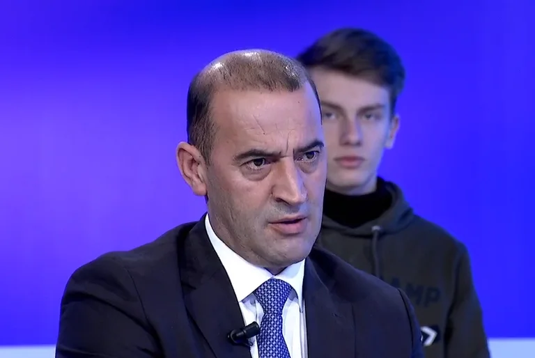 Haradinaj pour la suppression de l'impôt de Kurti: faveur directe pour la Serbie