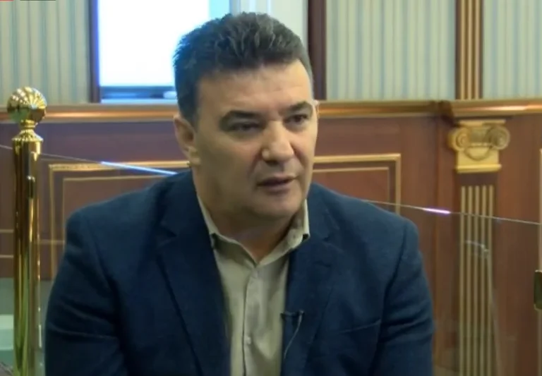 Shala: Vjosa Osmani deve avere la risposta perché Albin Kurti non va nella tomba di Rugova
