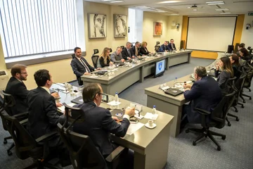 Edhe Kurtit i rritet menjëherë numri i zv.ministrave Nga 24 në 30, 33 dhe tash 35+