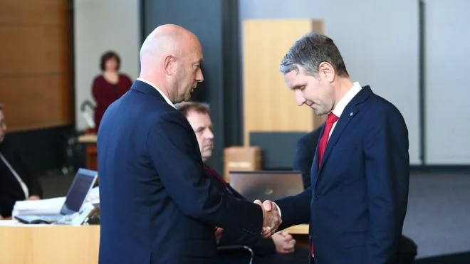 Deutsche Staatsministerin, der mit extremem Recht koalciert, tritt zurück