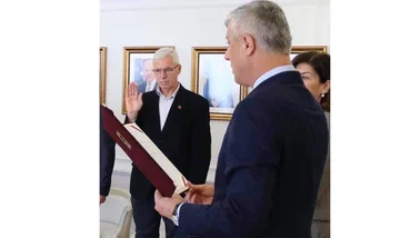 “Sami Kurteshi avec ses yeux sur le tapis perd la mémoire devant le président