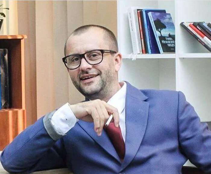 Aktori i “O sa mirë” tallet keq me Albin Kurtin, pasi paralajmëroi heqjen e taksës