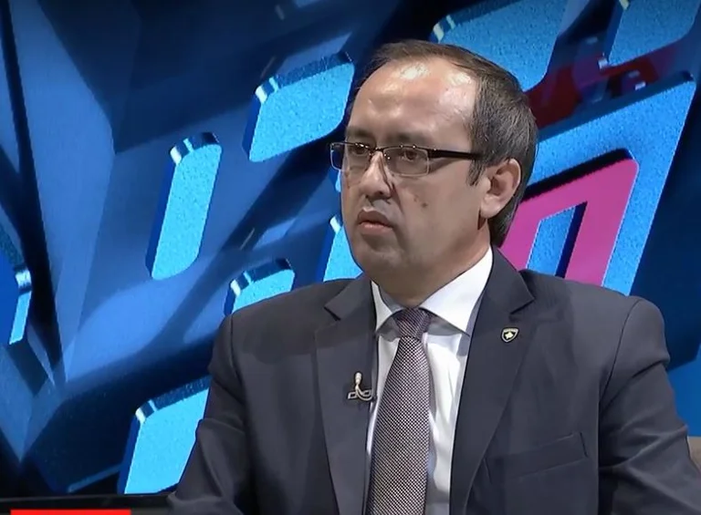 Hoti thotë se Kurti s’mund ta përcaktojë periudhën kohore të kryerjes së ushtrisë: Atë e bëjnë njerëzit e fushës