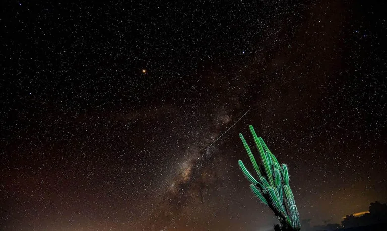 Astronomët mbeten gojëhapur: Galaksia monstruoze pashpjegueshëm u errësua
