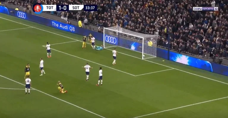 Tottenhami i Mourinhos kaos në mbrojtje: Barazon Southamptoni