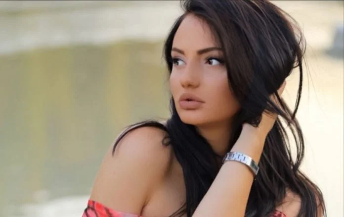 Anna Lika “djeg” rrjetin me pozën provokuese
