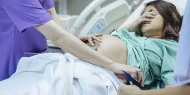 Ja se si oksitocina, hormoni i dashurisë, e bën më të lehtë lindjen natyrale