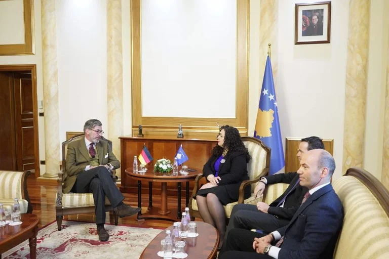 Osmani në rolin e Kurtit: I flet ambasadorit gjerman për heqjen e taksës