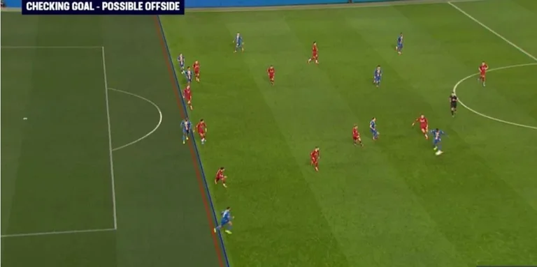 Fitorja e Liverpool u shpëtua falë një vendimi të diskutueshëm të VAR-it