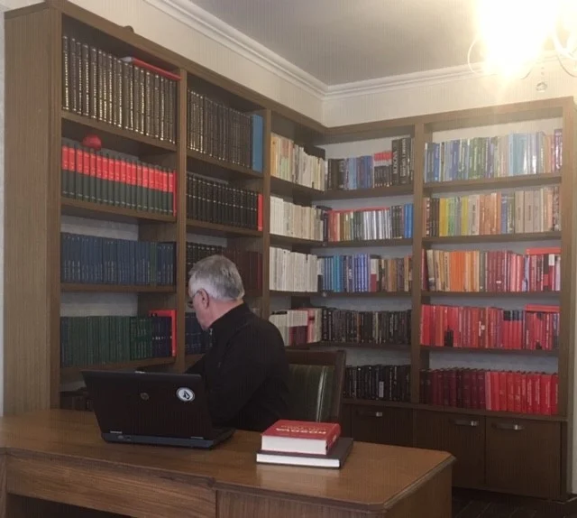 Jakup Krasniqi shkruan poezi për robërinë, lirinë e demokracinë