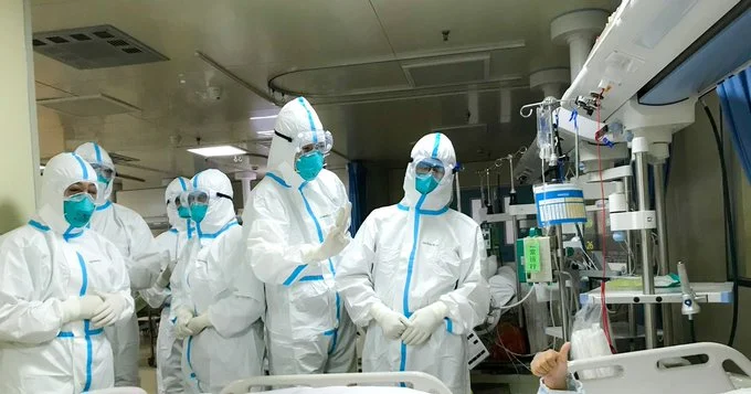 Pacientja me koronavirus ikë nga spitali