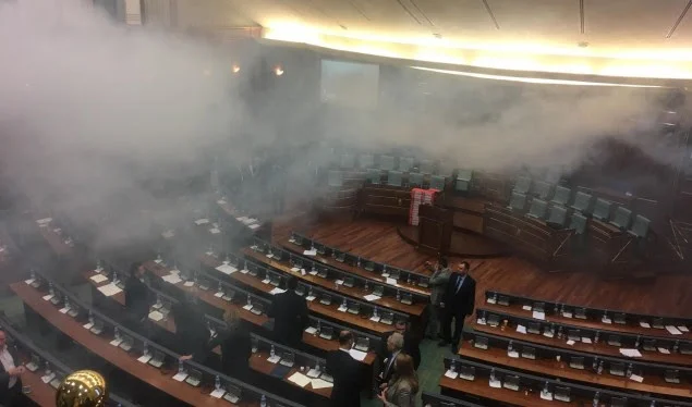 Nisma paralajmëron hedhje të gazit lotsjellës e të vezëve ndaj Kurtit
