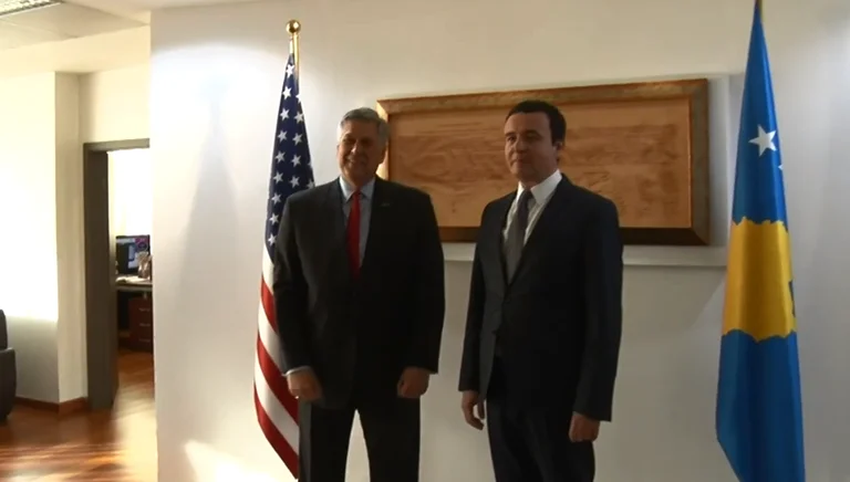 Kurti pret në zyrë ambasadorin Kosnett