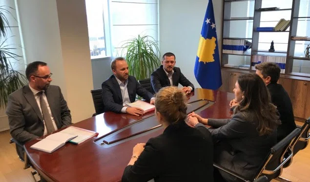 Albulena Haxhiu pranon zyrtarisht detyrën e ministres së Drejtësisë