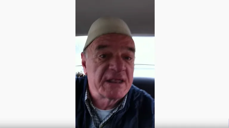 Vdes plaku që njihej për ‘gjermanishten’ e tij dhe përshëndetjet në ‘mënyrë horizontale dhe vertikale’ (Video)
