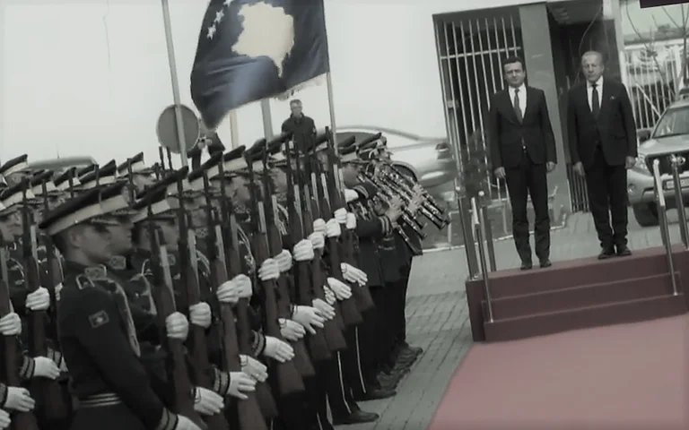 Nga Lëvizja Vetëvendosje në Shpurdhja e Pavendosur: Momenti historik kur Pushteti e kapë Albin Kurtin (Foto)