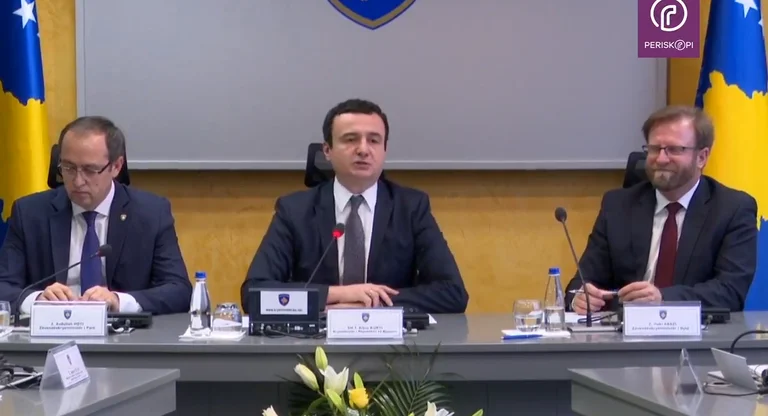 Kurti, ministrave: Në karrige s’do uleni, më shumë do rrini në këmbë – programin qeverisës mësojeni përmendësh