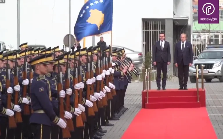 Kurti me ceremoni shtetërore pranon detyrën si Kryeministër