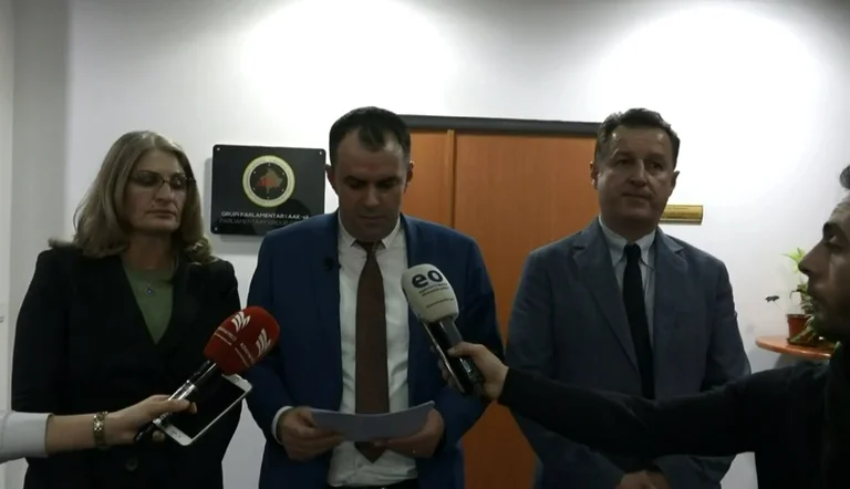 Nga AAK thonë se duhet sqaruar pozicioni i Konjufcës