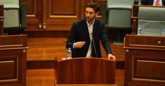 Ismaili: Po i lexoj disa thënie të Kurtit për Mustafën, e ju Vetëvendosja duartrokitni pas tyre
