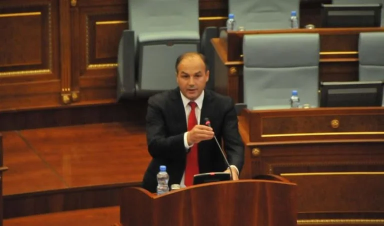 Enver Hoxhaj-Albin Kurtit: Mustafa ta bëri mat me dy poteza