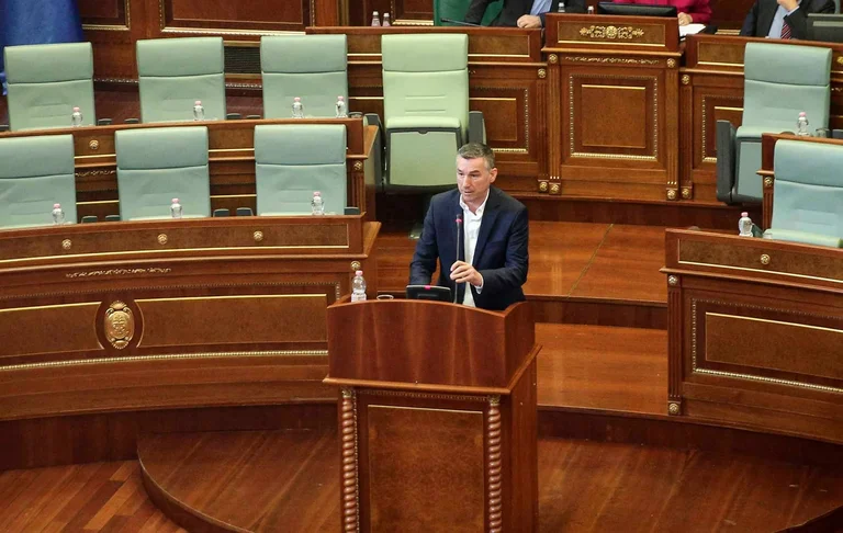 Kadri Veseli: Albin Kurti as nuk e njeh e as nuk e ndjen Republikën e Kosovës
