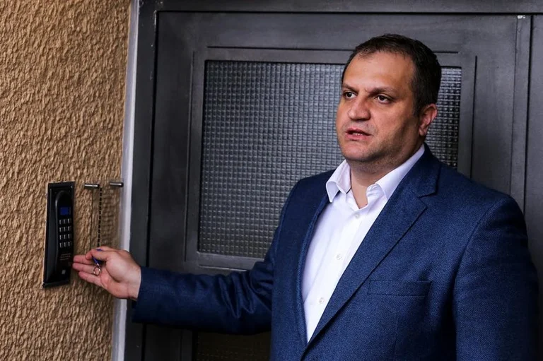 Shpend Ahmeti: Tani vijnë punët e vështira e monitorimi