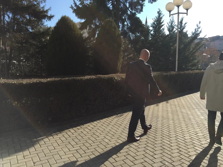 ​Deputetët e Listës Serbe hynë në Kuvend