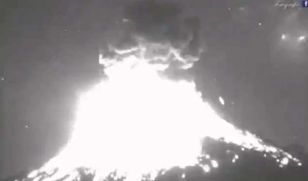 Shpërthimi i vullkanit zgjon teoricienët e komplotit: “UFO mbi Popokatepetl”
