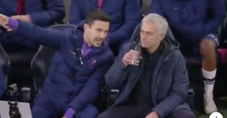 Momenti kur Mourinho absolutisht çmendet pasi asistenti i thotë se Sterling e kishte një të verdhë