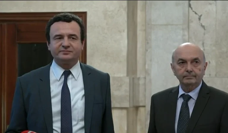 Zyrtare: Nënshkruhet marrëveshja VV-LDK, flasin Kurti dhe Mustafa