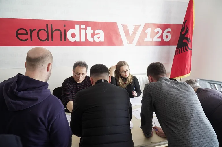 Referendumi i VV-së: Rreth 30 mijë aktivistë votojnë ‘për’ ose ‘kundër’ koalicionit me LDK-në