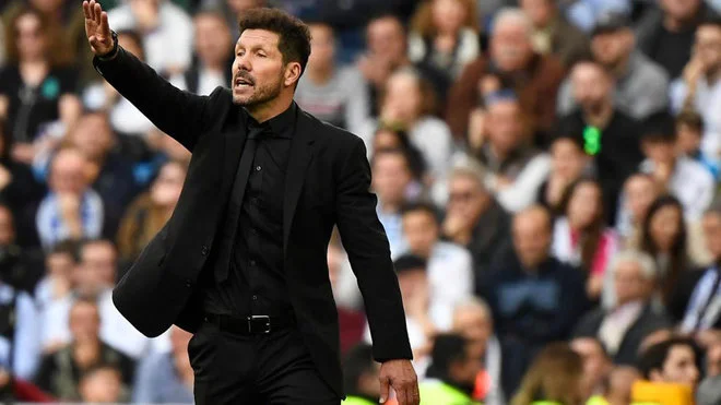 Tifozët e Realit tallen me Simeone, ja si përgjigjet ky i fundit